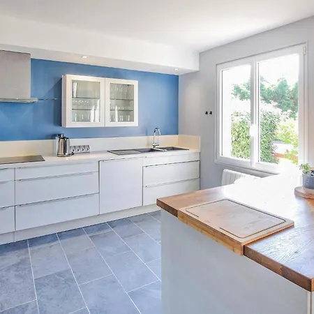 Lovely In Saint-germain-sur-ay Casa vacanze *