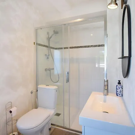 5 Bedroom Beautiful In Saint-germain-sur-ay Holiday home