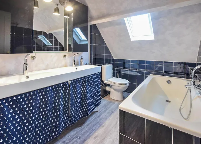 בית נופש Lovely In Saint-Germain-sur-Ay